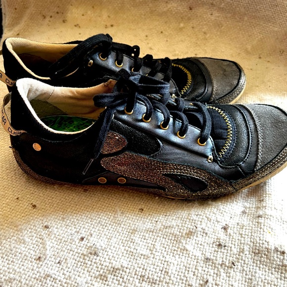 Black and Gold Cushe Sneaks - Picture 1 of 11
